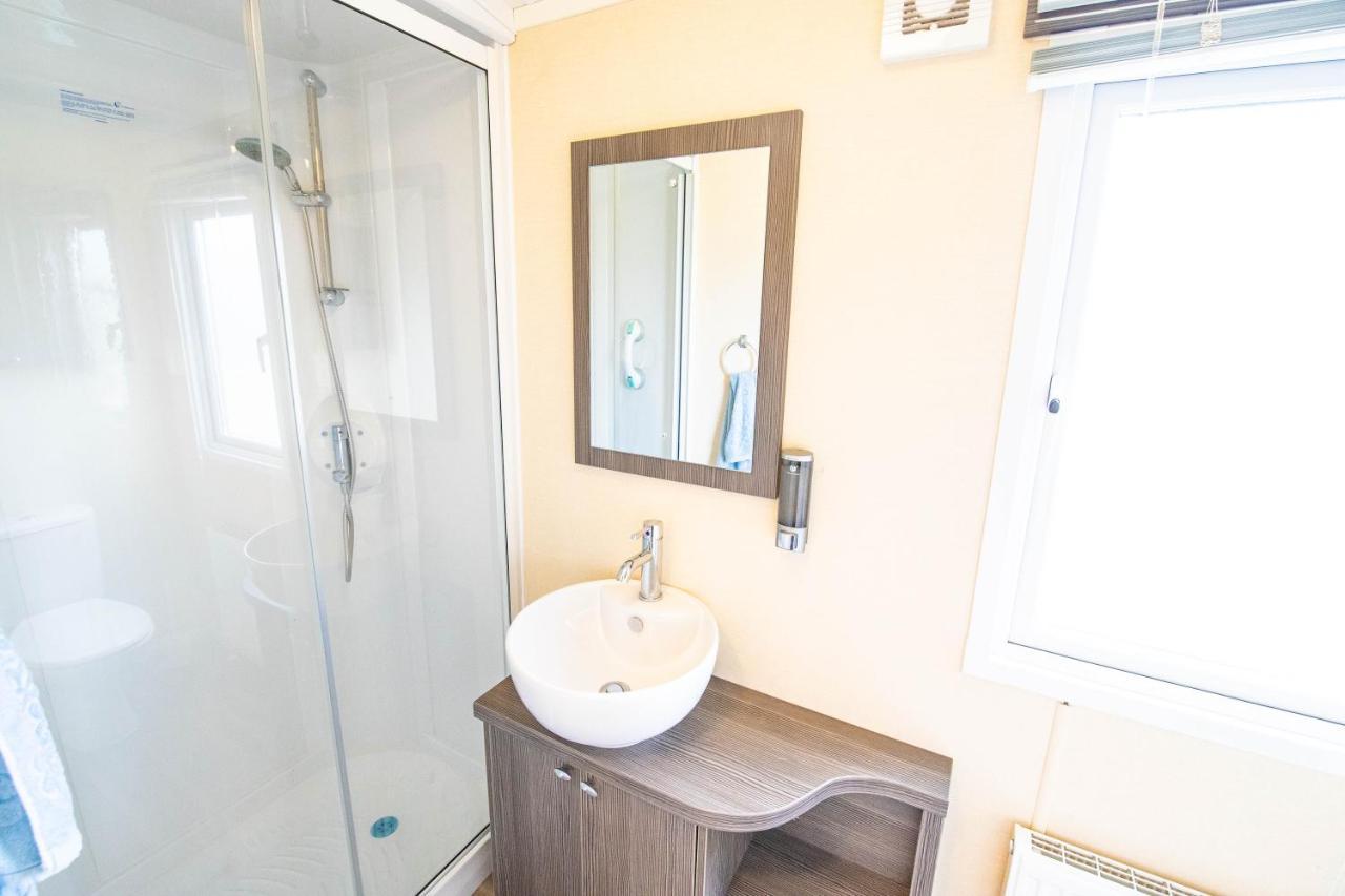 Big Skies Platinum Plus Holiday Home With Wifi, Netflix, Dishwasher, Decking Camber Bagian luar foto