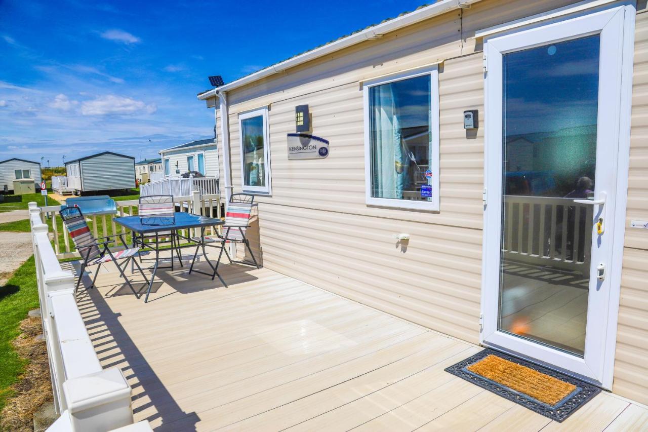 Big Skies Platinum Plus Holiday Home With Wifi, Netflix, Dishwasher, Decking Camber Bagian luar foto