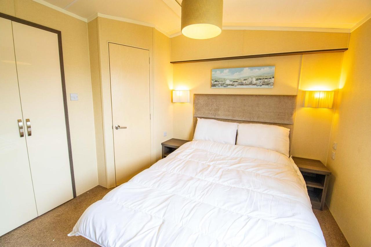 Big Skies Platinum Plus Holiday Home With Wifi, Netflix, Dishwasher, Decking Camber Bagian luar foto