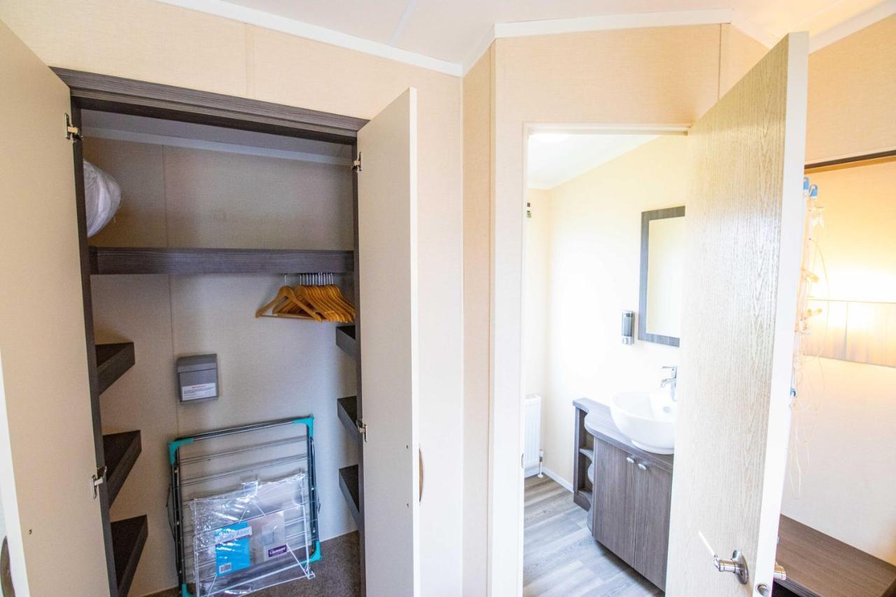 Big Skies Platinum Plus Holiday Home With Wifi, Netflix, Dishwasher, Decking Camber Bagian luar foto