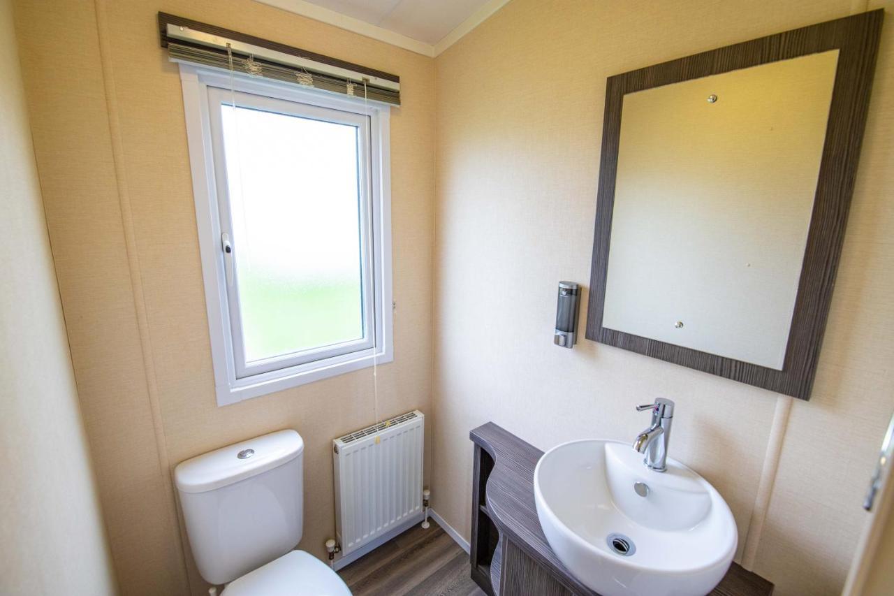 Big Skies Platinum Plus Holiday Home With Wifi, Netflix, Dishwasher, Decking Camber Bagian luar foto