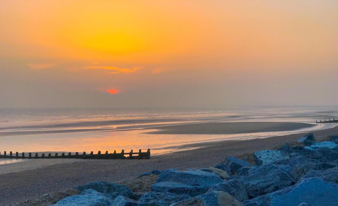Big Skies Platinum Plus Holiday Home With Wifi, Netflix, Dishwasher, Decking Camber Bagian luar foto